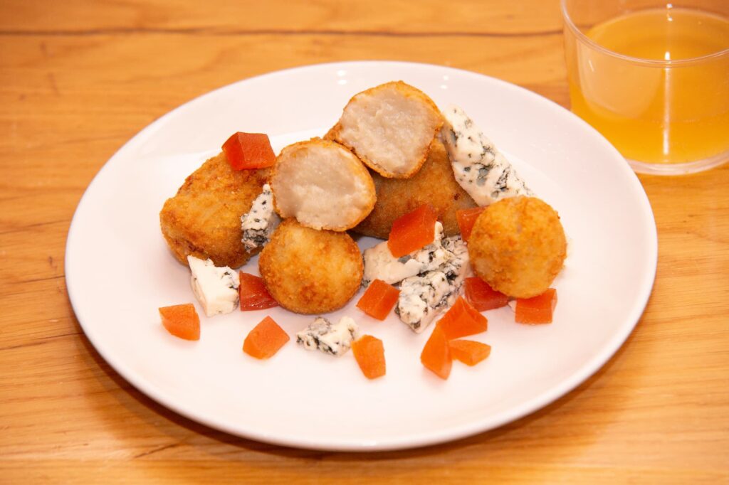 Croqueta de Cabrales con membrillo a la sidra - CroquetArte